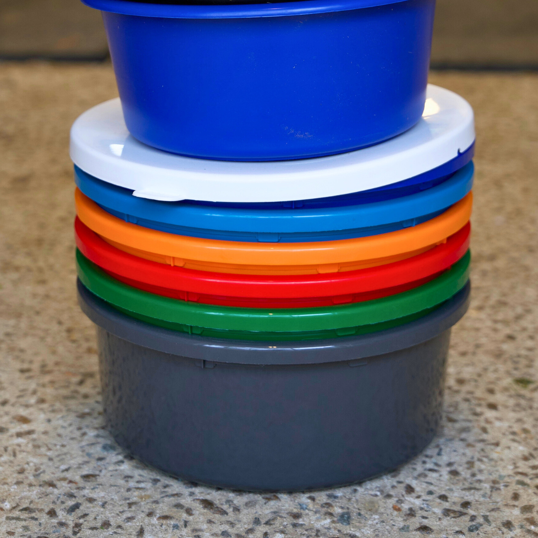 Large 2.9 Gallon Horse Feed Storage Bowl with Snap-Lid